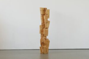 Skulptur aus Birke Titel Kubistische Studie No5 ein Werk von Ina Mertens 2024