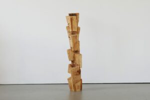 Skulptur aus Birke Titel Kubistische Studie No5 ein Werk von Ina Mertens 2024
