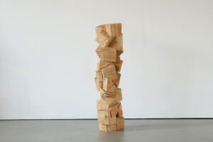 Skulptur aus Birke Titel Kubistische Studie No6 ein Werk von Ina Mertens 2024